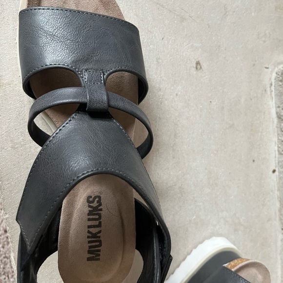 Mukluks size 8. Excellent condition. Velcro closure. - Picture 7 of 9